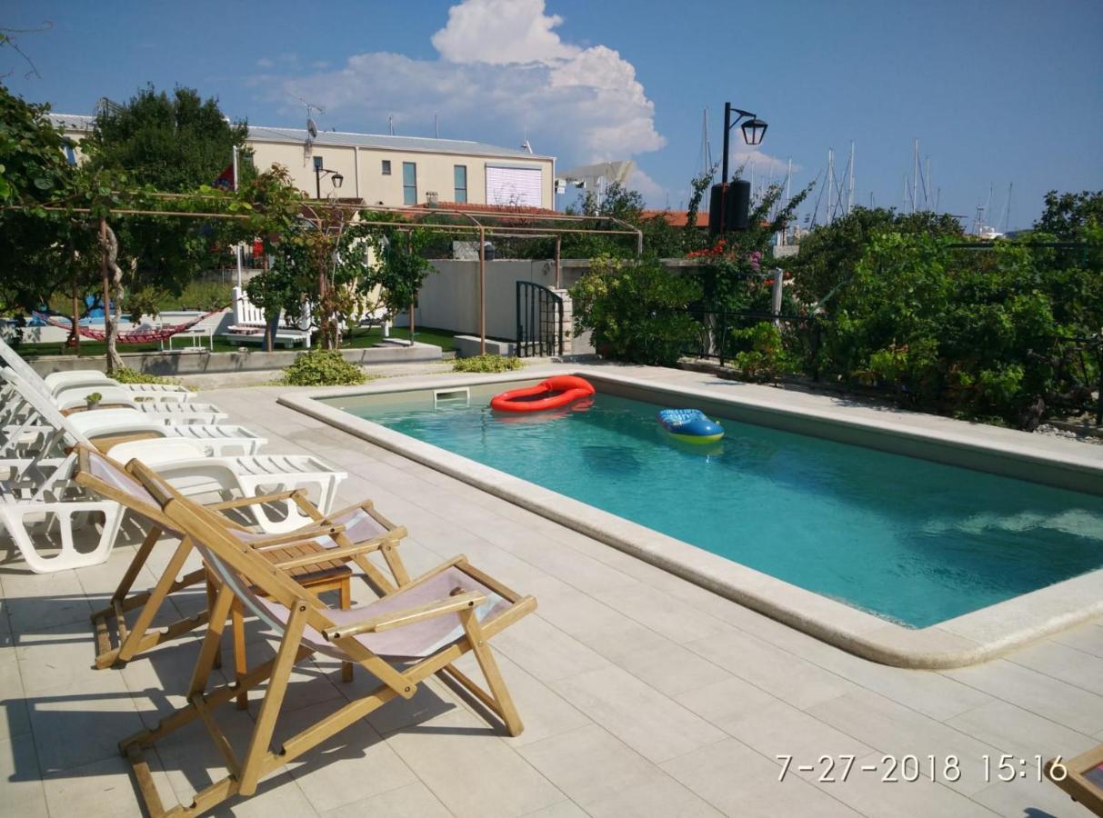 Apartments Gina Трогір Екстер'єр фото