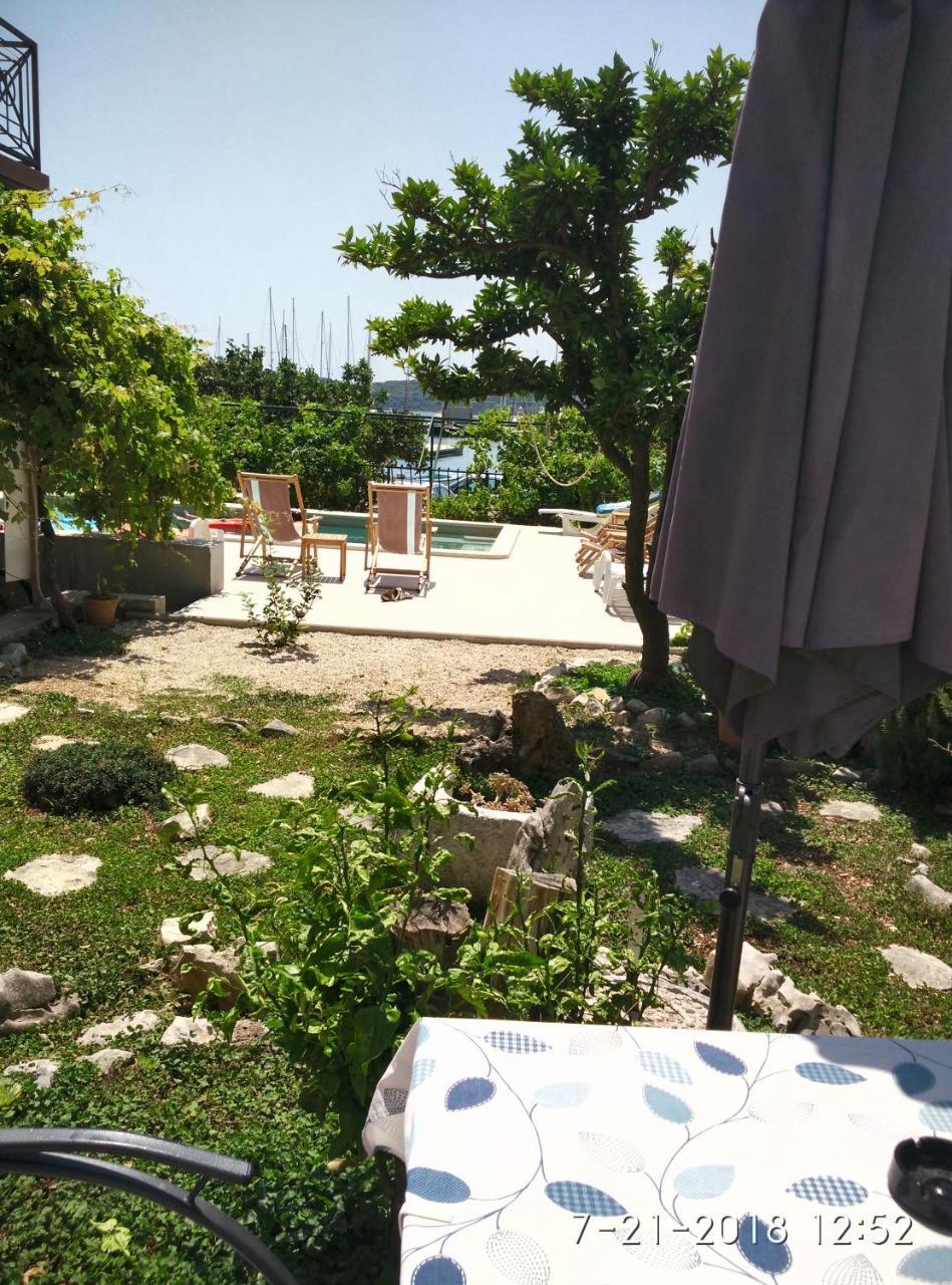 Apartments Gina Трогір Екстер'єр фото