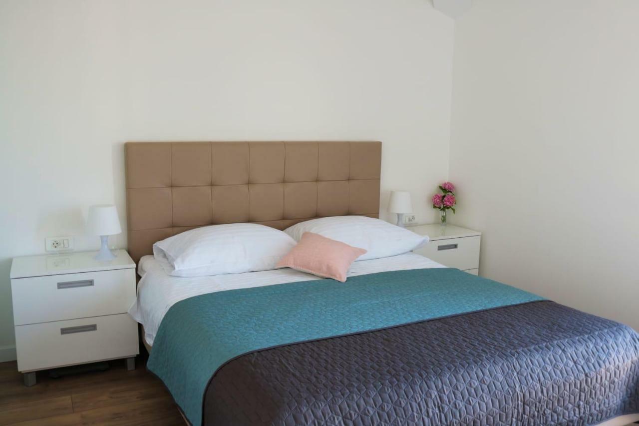 Apartments Gina Трогір Екстер'єр фото