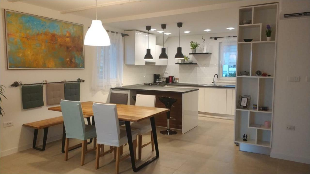 Apartments Gina Трогір Екстер'єр фото
